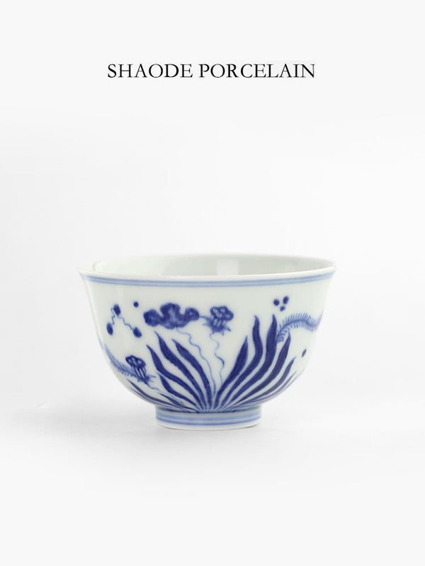 Shouzang kiln blue and white fish algae pattern master cup single cup Jingdezhen Chinese pure hand-painted sample tea cup